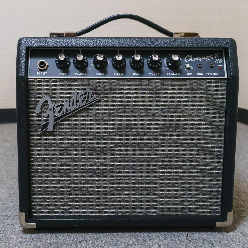 レッスンで使用するギターアンプ（FENDER Champion II 25）